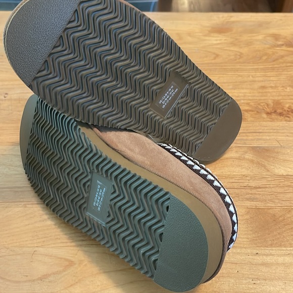 Kirkland unisex shearling slippers - Picture 5 of 7